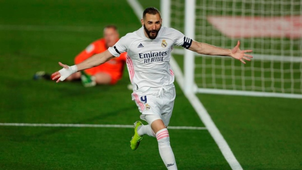 Karim Benzema extends Real Madrid deal until 2023