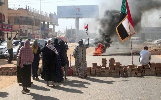 Diplomats flee Sudan fighting as citizens struggle to escape - The